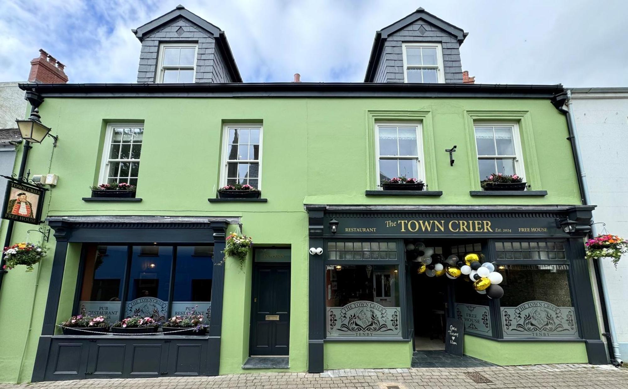 The Town Crier, Tenby Hotel ภายนอก รูปภาพ